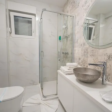 Pool And Breakfast Apartments Villa Maro Novalja Exterior photo