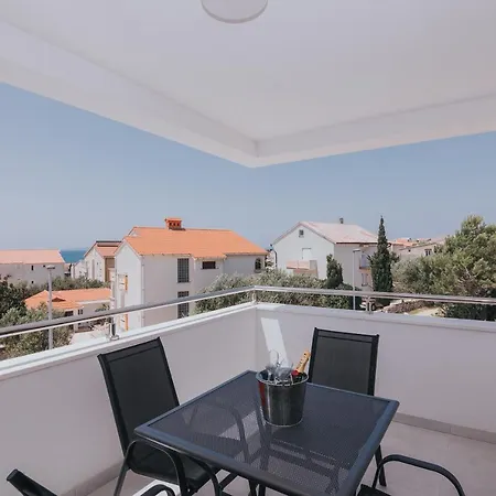Pool And Breakfast Apartments Villa Maro Novalja Exterior photo