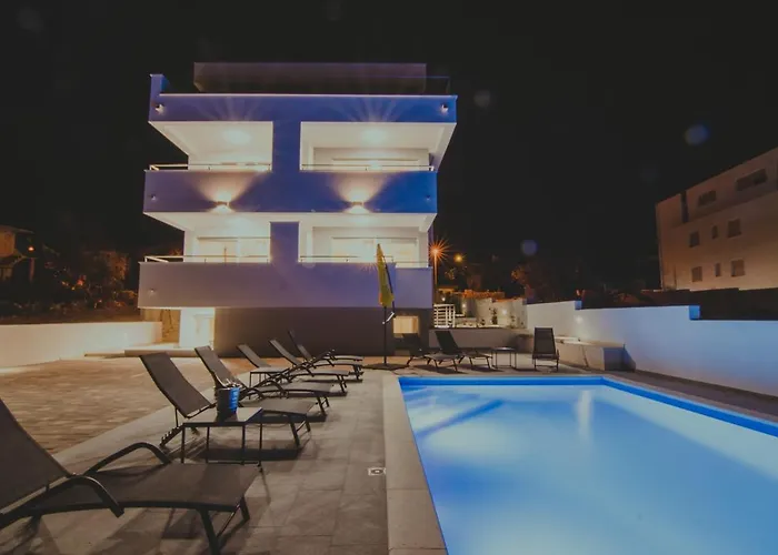 Pool And Breakfast Apartments Villa Maro
