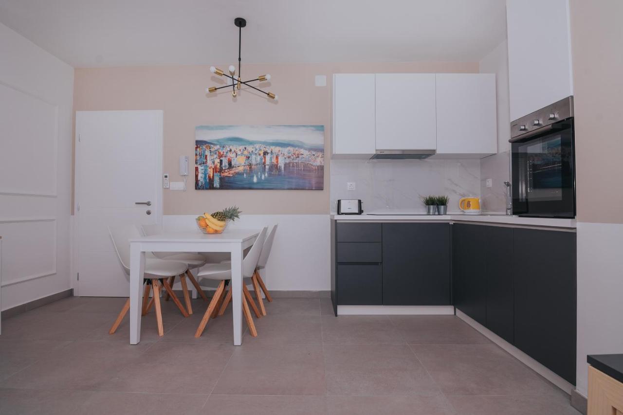 Pool And Breakfast Maro Apartment