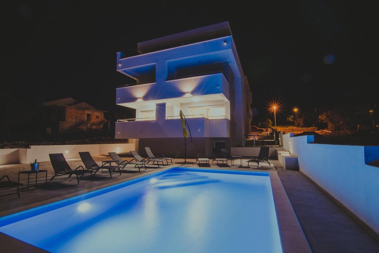 Pool And Breakfast Maro Apartment *