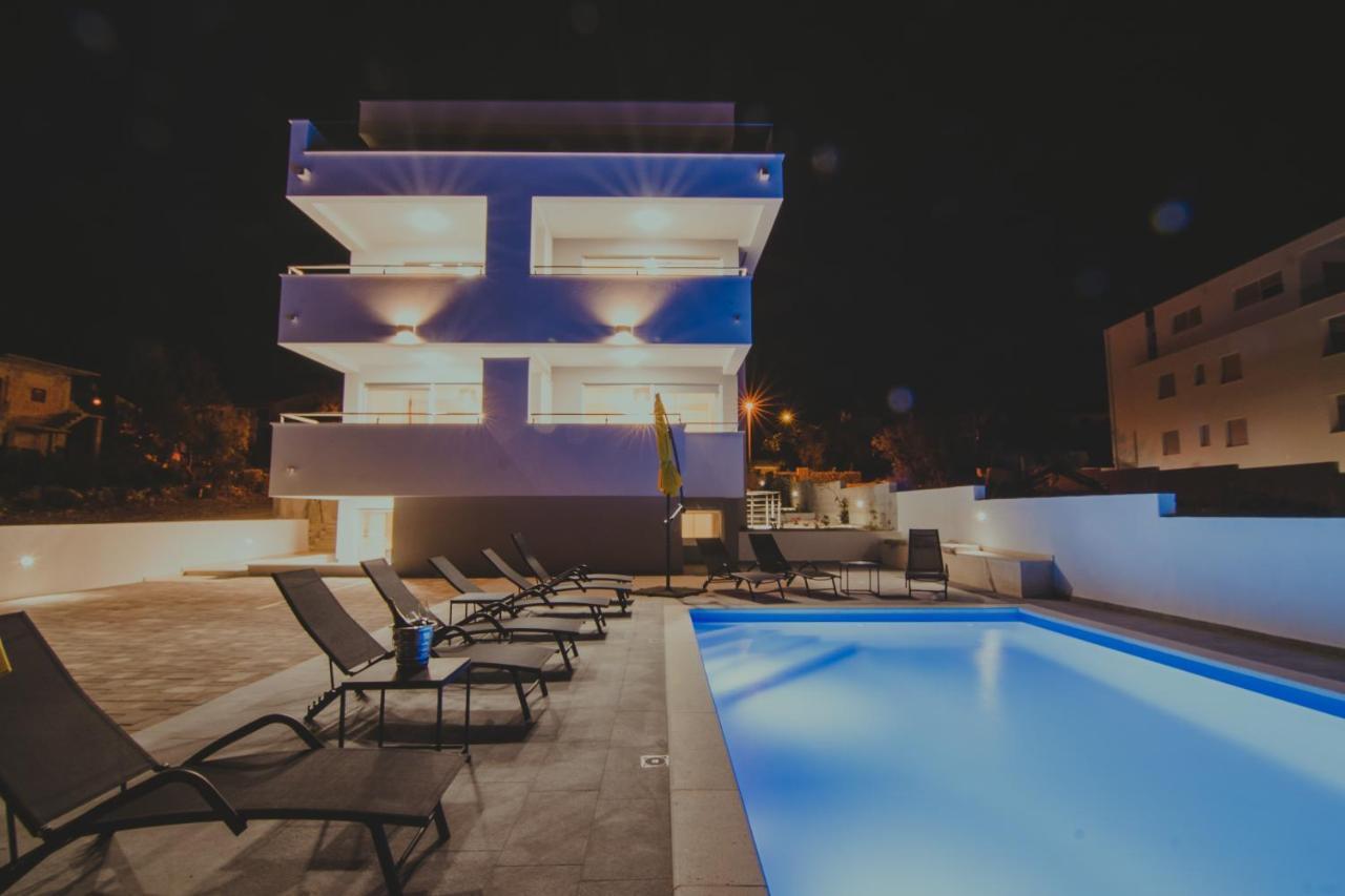 Pool And Breakfast Maro Apartment Novalja