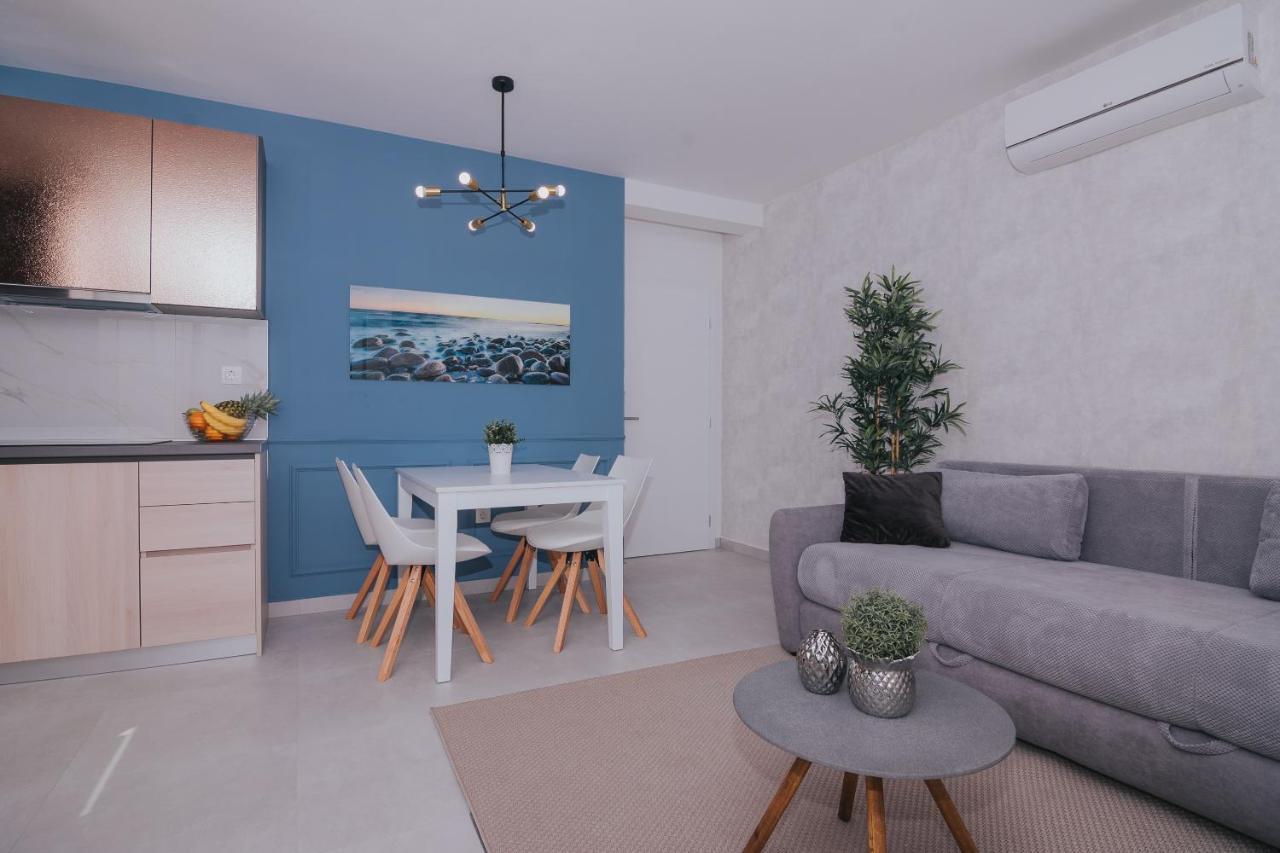 Pool And Breakfast Maro Apartment