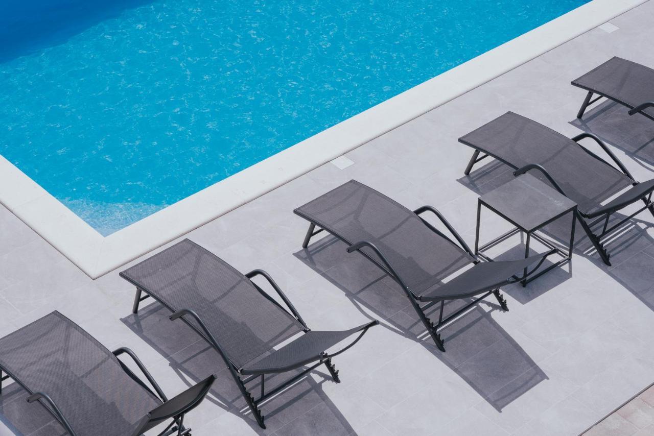 Pool And Breakfast Maro Apartment