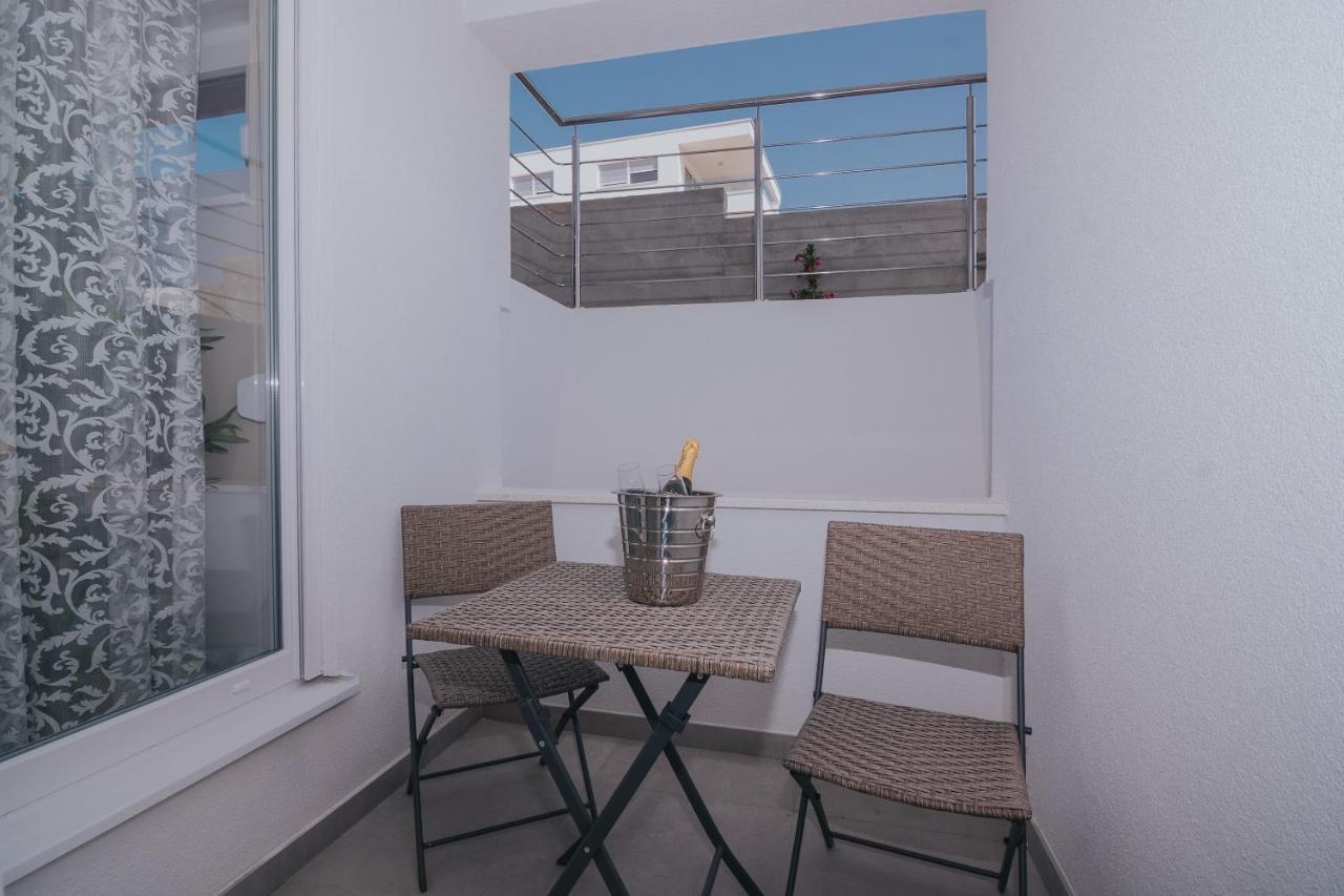 Apartment Pool And Breakfast Maro
