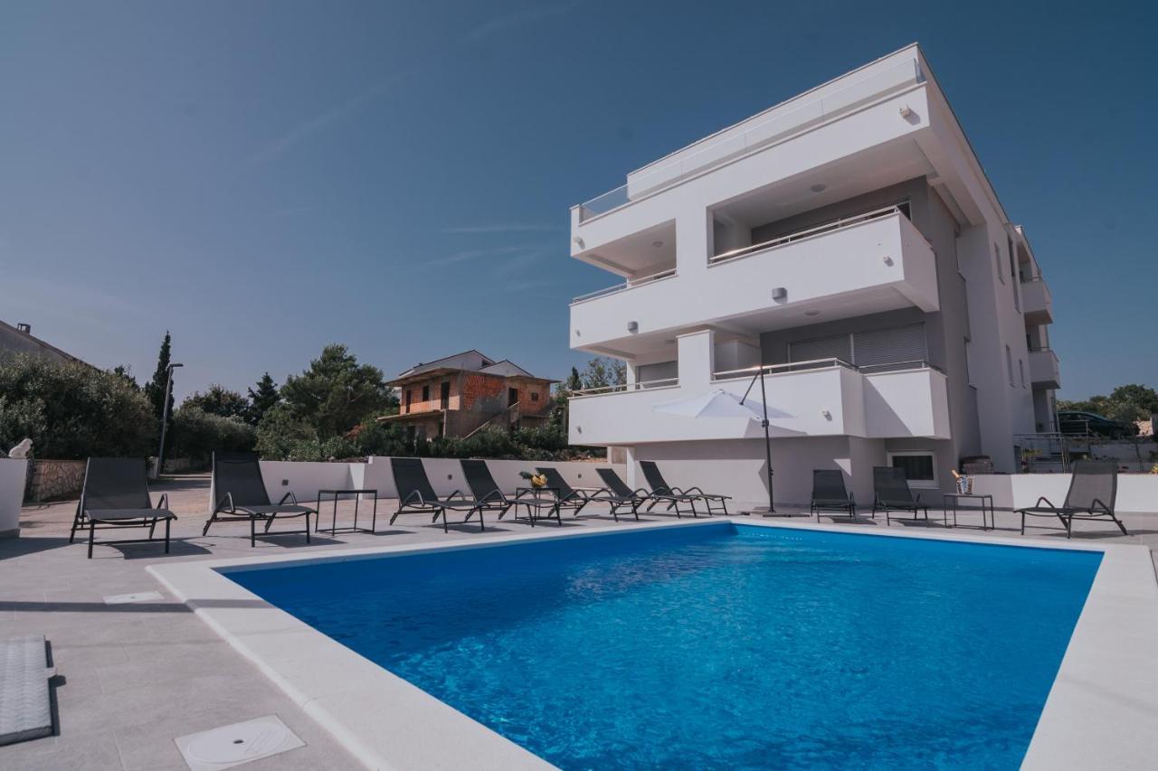 Apartment Pool And Breakfast Maro