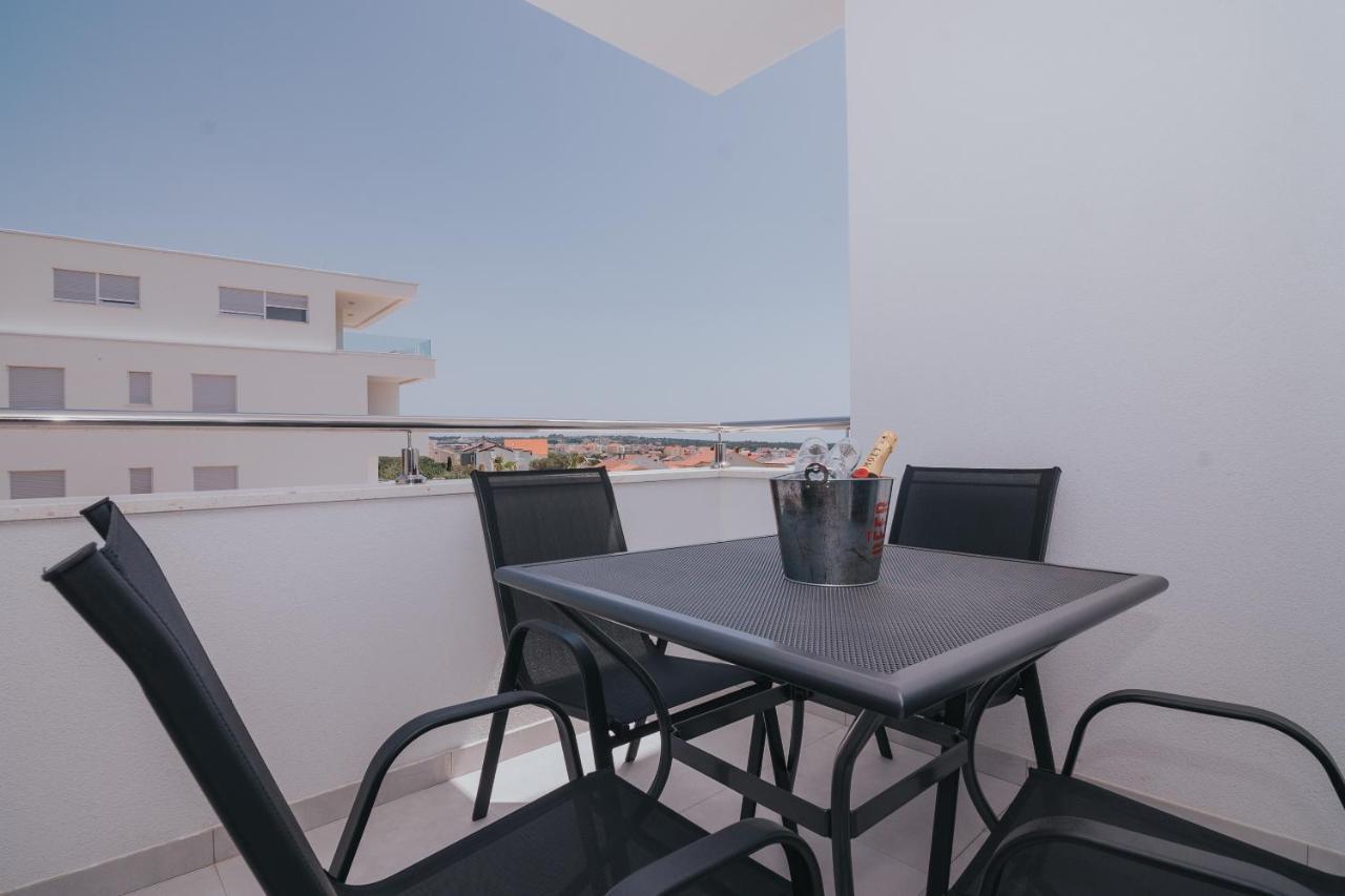 Pool And Breakfast Maro Apartament Novalja